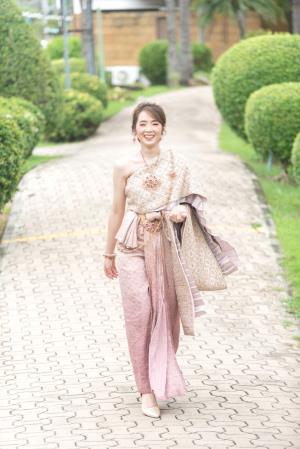 ชุดไทยเจ้าสาว ชุดไทยจักรพรรดิ์ เช่าที่แบมบี้ เวดดิ้ง ห้วยขวาง